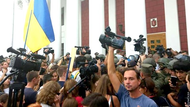 Protestuyushhie-prorvalis-v-me`riyu-Odessyi.jpg